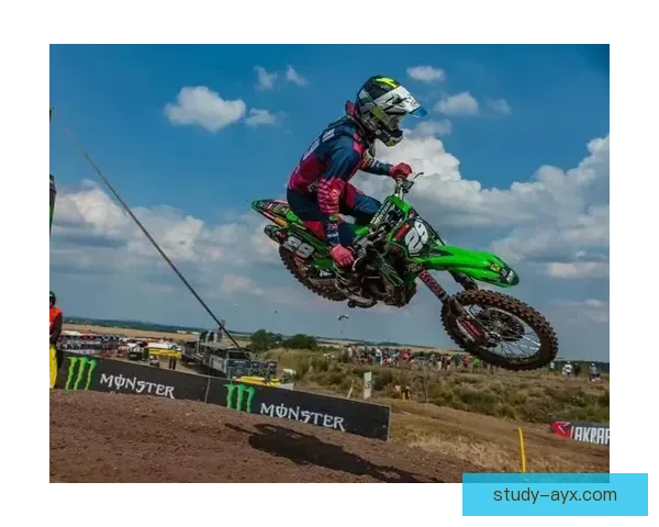 MotoGP赛场风云再起车手转会与新规引爆焦点全球关注升温