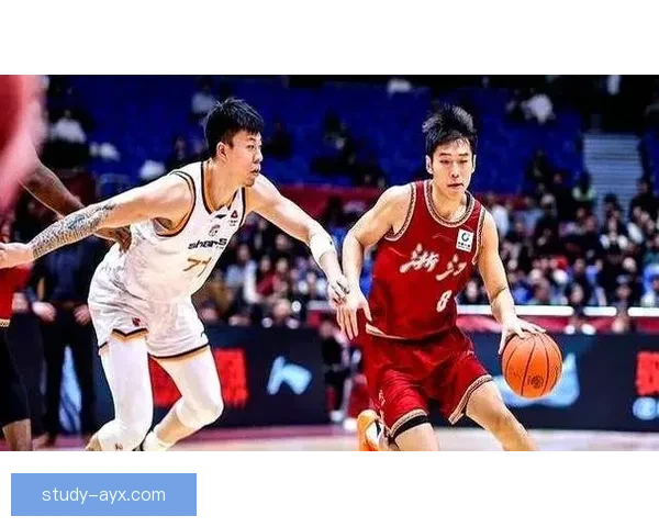 全国篮球联赛激战正酣年轻球员崭露头角多支豪强争冠格局生变