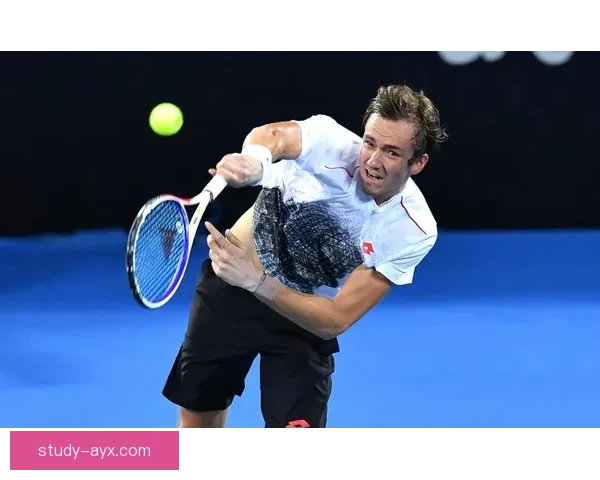 网球巨星梅德韦杰夫重返世界第一 赛季表现令人大跌眼镜