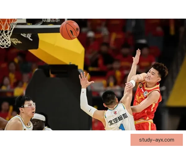CBA联赛季后赛激烈角逐多队争冠明星球员表现抢眼